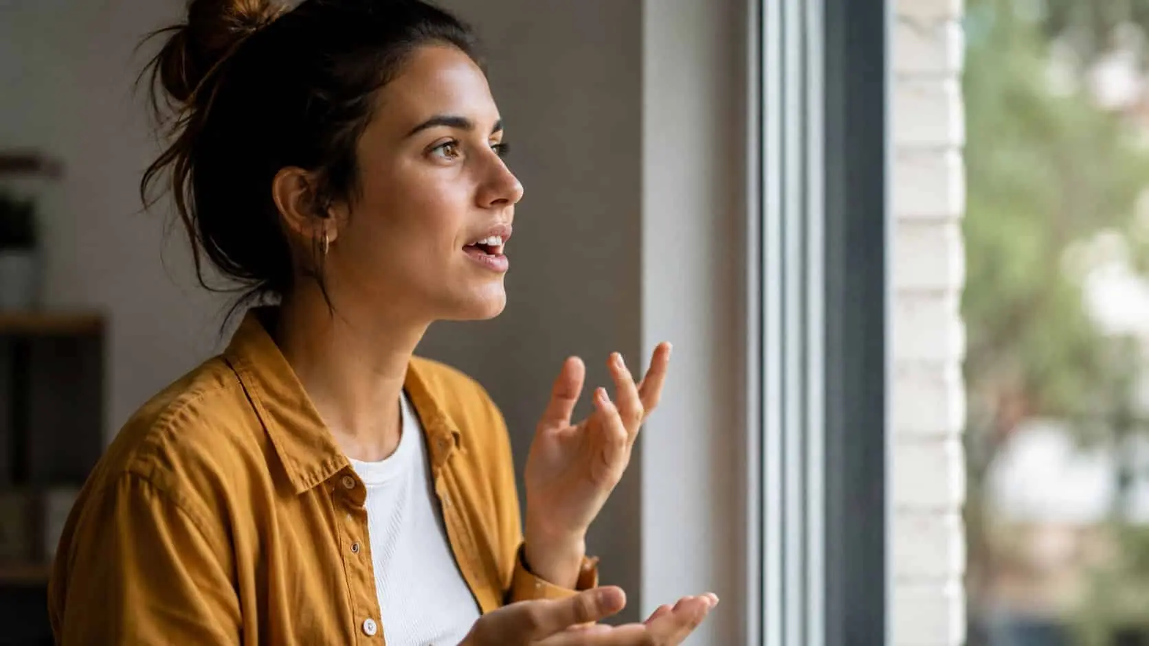 As 7 características de quem fala sozinho, de acordo com a psicologia